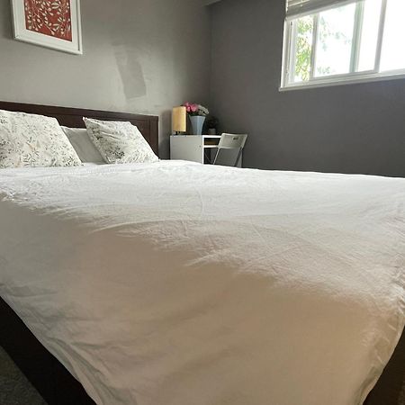 Private Room With Queen Bed In Richmond 202 Esterno foto