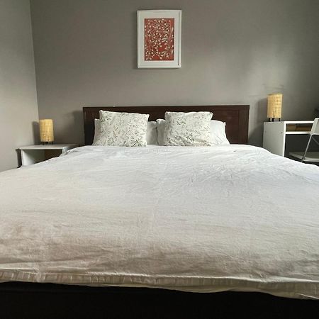 Private Room With Queen Bed In Richmond 202 Esterno foto