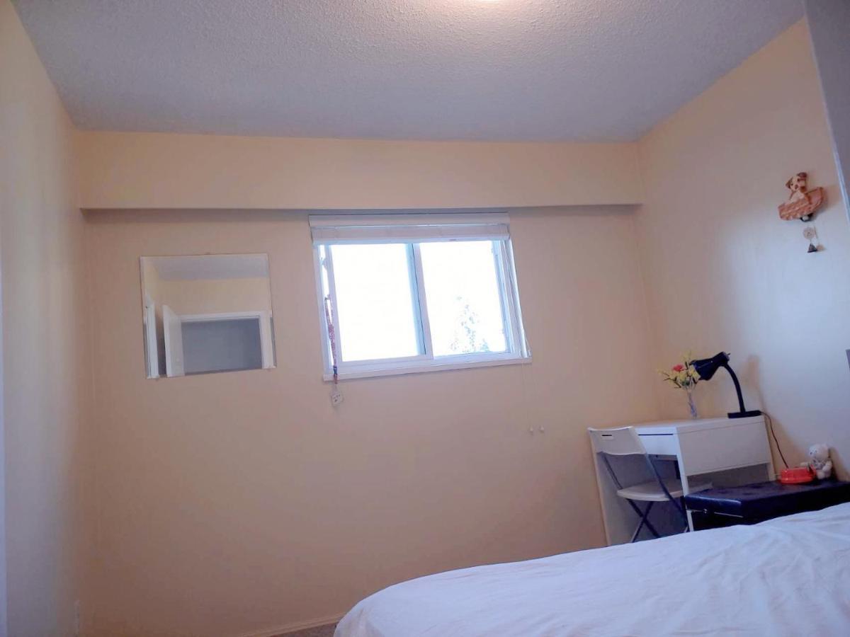 Private Room With Queen Bed In Richmond 202 Esterno foto
