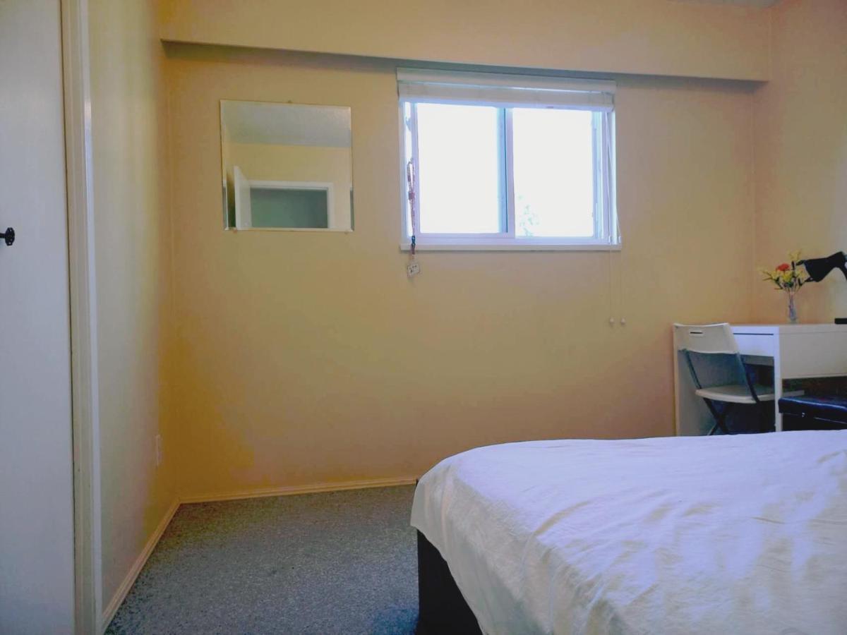 Private Room With Queen Bed In Richmond 202 Esterno foto