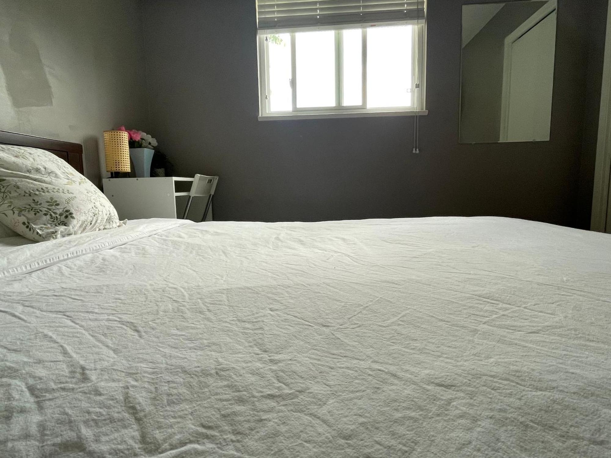 Private Room With Queen Bed In Richmond 202 Esterno foto